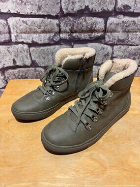 DV Green Lace Up Ankle Boots Size 8.5